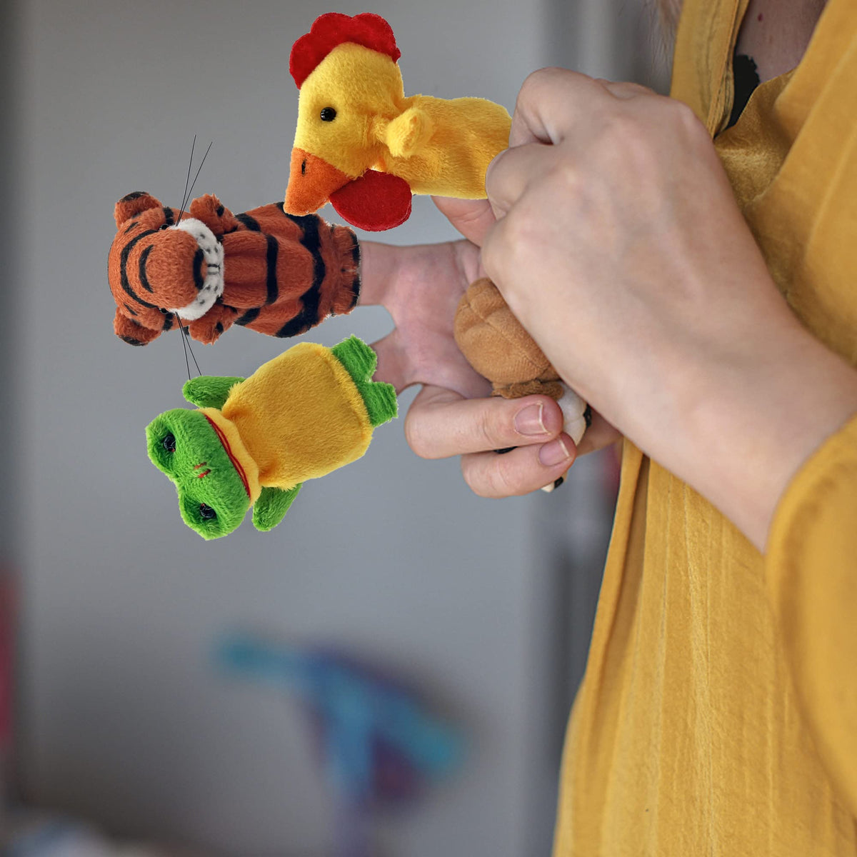 24 PCS Finger Puppets Set Mini Stuffed Animals Finger Puppet Toys for Storytelling Playing Teaching Shows Playtime Schools Birthday Party Gift Favor Supplies