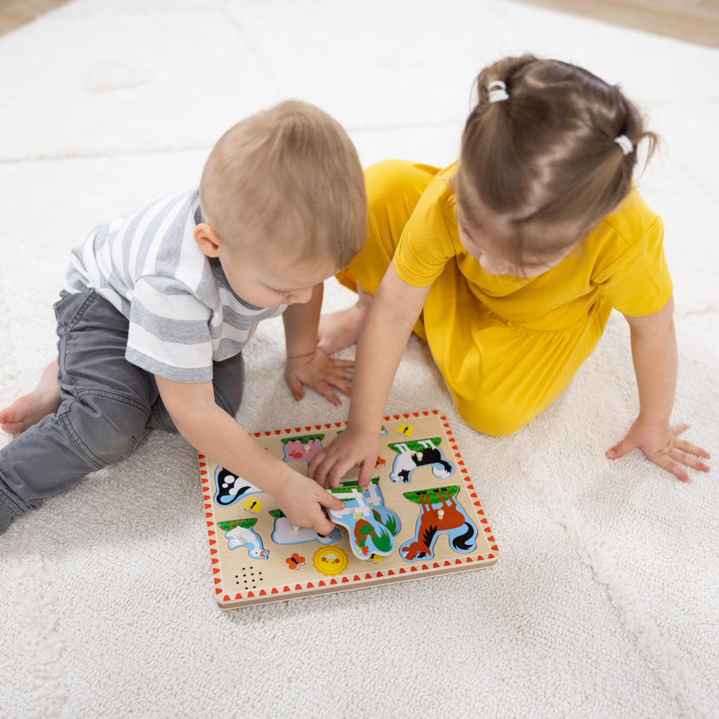 Melissa & Doug Farm Animals Wooden Sound Peg Puzzle 8-Piece Set | 8 Peg Pieces, Wooden Board, Light-Activated Sounds, Builds Matching & Motor Skills, Montessori Inspired Toddler Toys, Ages 2+